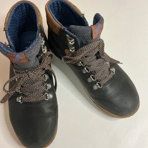 Foresake Patch women’s waterproof hiking all terrain boot Size 8.5
